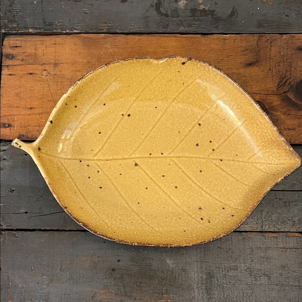 Kotobuki Japanese Ceramic Yellow Large Leaf Bowl / Ashtray.